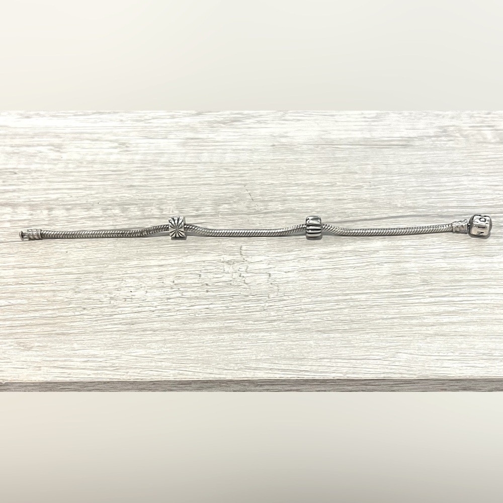 🩶Pandora Bracelet 925🩶 7.5” with 2 clip charms included.